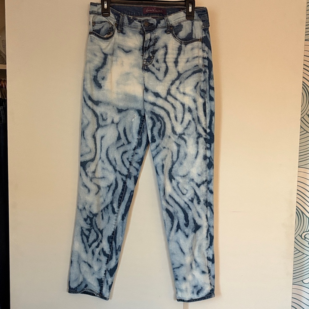 Gloria Vanderbilt Artistic Blue and White Straight Leg Jeans